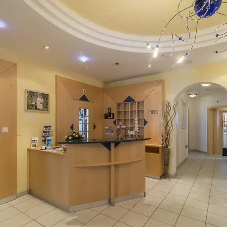 호텔 Garni Chasa Nova 삼나운