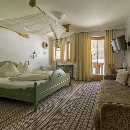 Hotel Garni Chasa Nova 3*