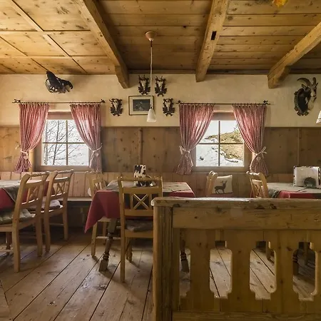 Garni Chasa Nova سامنون