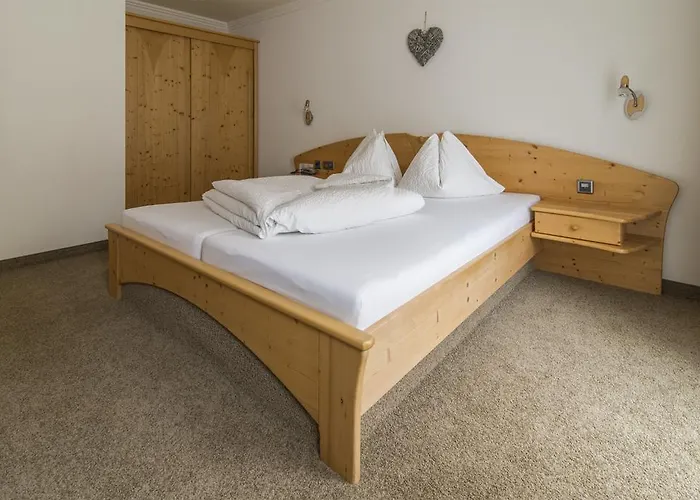 فندق Garni Chasa Nova سامنون